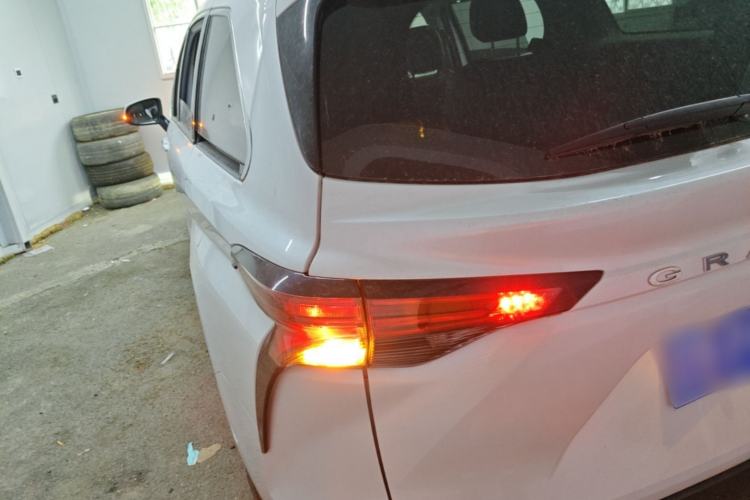 Used Toyota Granvia 2024 2.5L Hybrid Comfort Edition Rear Left 45 Deg