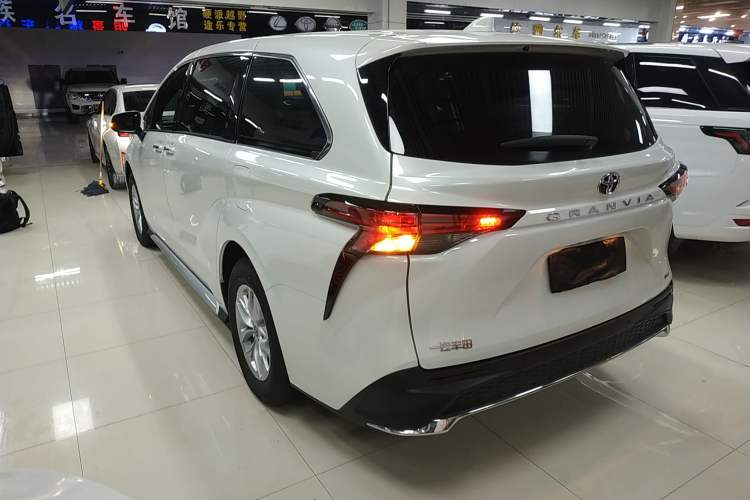 Used Toyota Granvia 2024 2.5L Hybrid Comfort Edition Rear Left 45 Deg