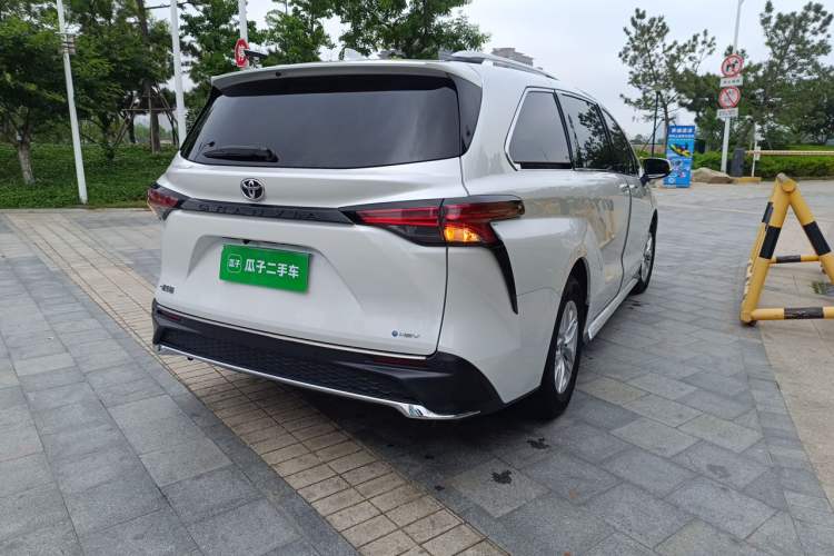 Used Toyota Granvia 2024 2.5L Hybrid Comfort Edition Rear Right 45 Deg