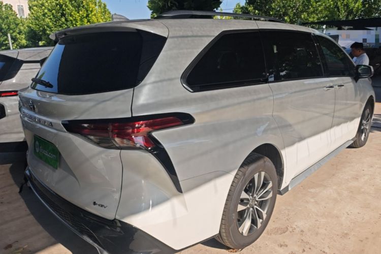 Used Toyota Granvia 2024 2.5L Hybrid Luxury Edition Rear Right 45 Deg