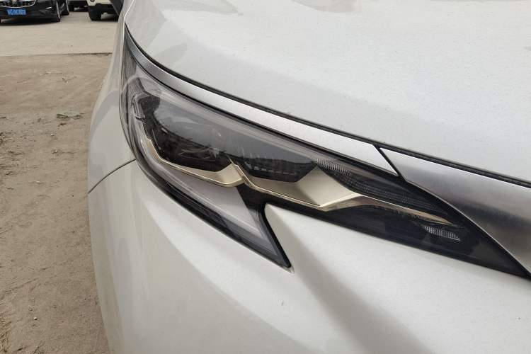Used Toyota Granvia 2024 2.5L Hybrid Prestige PLUS Four-Wheel Drive Version Right Front Headlight