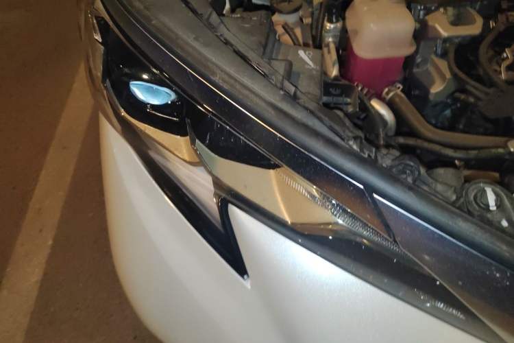 Used Toyota Granvia 2024 2.5L Hybrid Luxury Edition Right Front Headlight