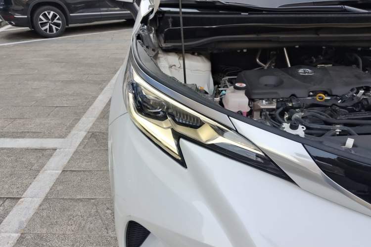 Used Toyota Granvia 2024 2.5L Hybrid Prestige PLUS Four-Wheel Drive Version Right Front Headlight