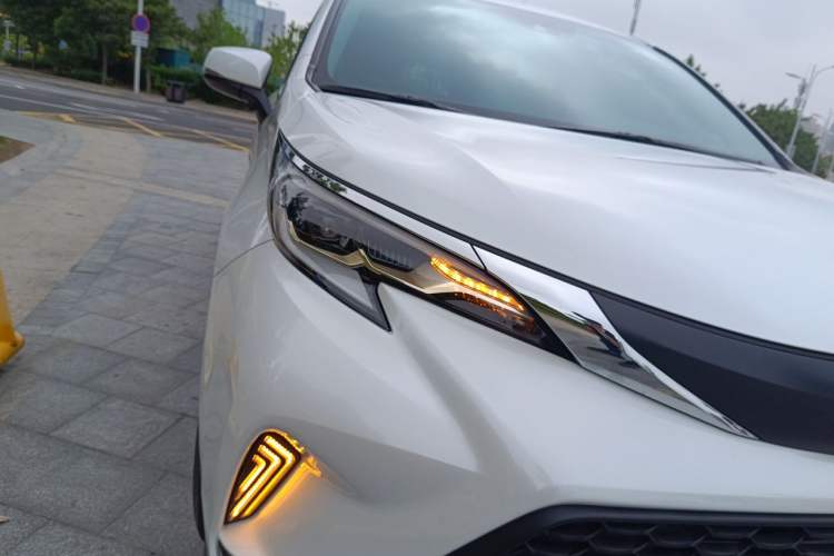 Used Toyota Granvia 2024 2.5L Hybrid Comfort Edition Right Front Headlight