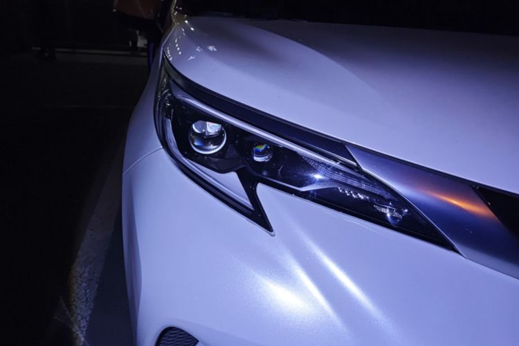 Used Toyota Granvia 2024 2.5L Hybrid Prestige PLUS Four-Wheel Drive Version Right Front Headlight