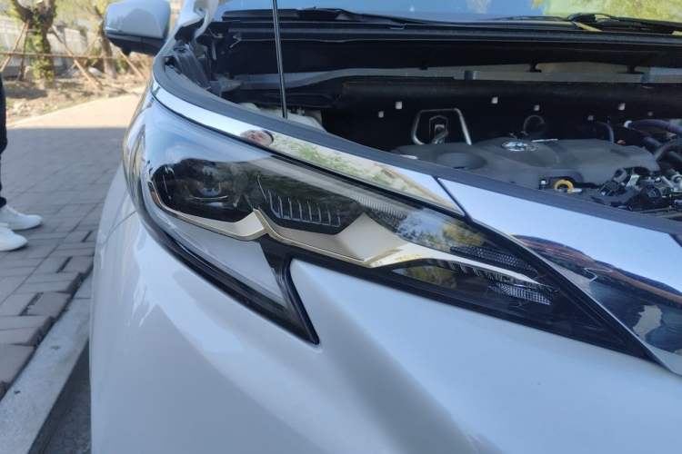 Used Toyota Granvia 2024 2.5L Hybrid Comfort Edition Right Front Headlight