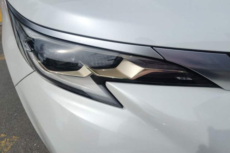 Used Toyota Granvia 2024 2.5L Hybrid Luxury Edition Right Front Headlight