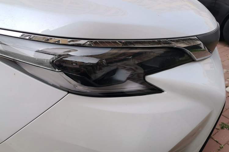 Used Toyota Granvia 2024 2.5L Hybrid Comfort Edition Right Front Headlight