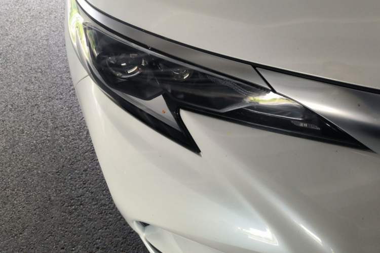 Used Toyota Granvia 2024 2.5L Hybrid Prestige PLUS Four-Wheel Drive Version Right Front Headlight