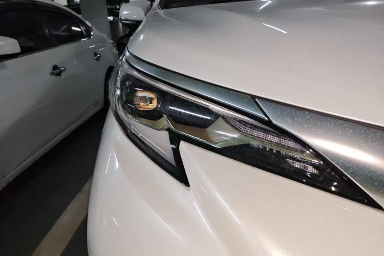 Used Toyota Granvia 2024 2.5L Hybrid Luxury Edition Right Front Headlight