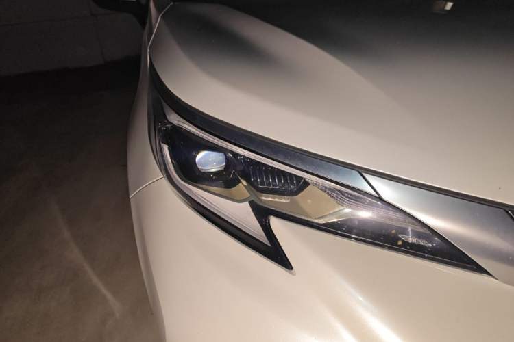 Used Toyota Granvia 2024 2.5L Hybrid Prestige PLUS Edition Right Front Headlight