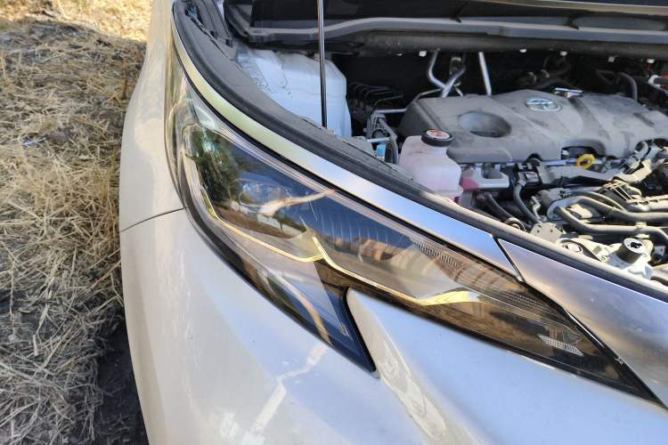 Used Toyota Granvia 2024 2.5L Hybrid Prestige PLUS Four-Wheel Drive Version Right Front Headlight