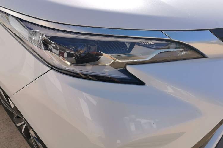 Used Toyota Granvia 2024 2.5L Hybrid Prestige ULTRA Edition Right Front Headlight