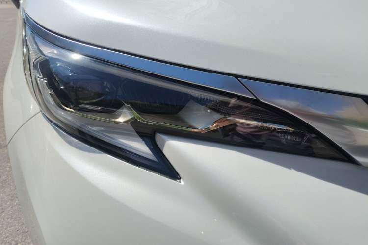Used Toyota Granvia 2024 2.5L Hybrid Luxury Edition Right Front Headlight