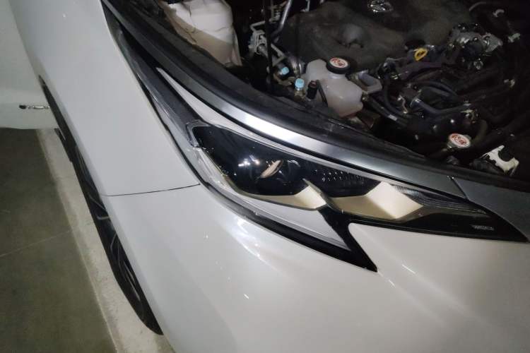 Used Toyota Granvia 2024 2.5L Hybrid Prestige PLUS Four-Wheel Drive Version Right Front Headlight