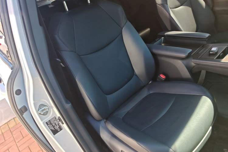 Used Toyota Granvia 2024 2.5L Hybrid Prestige PLUS Edition Right Front Seat