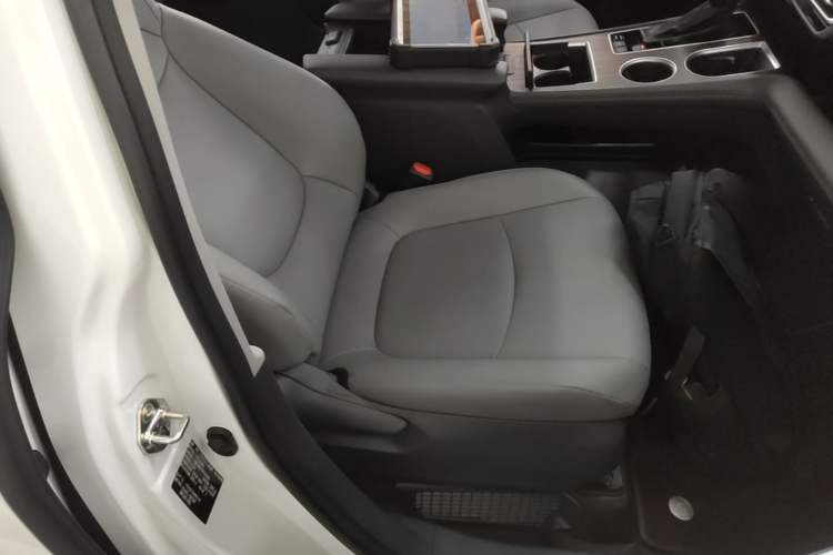 Used Toyota Granvia 2024 2.5L Hybrid Comfort Edition Right Front Seat