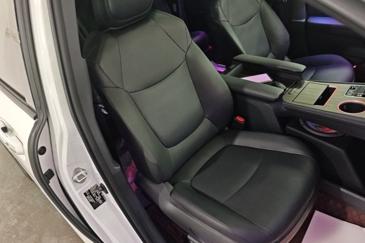 Used Toyota Granvia 2024 2.5L Hybrid Luxury Edition Right Front Seat