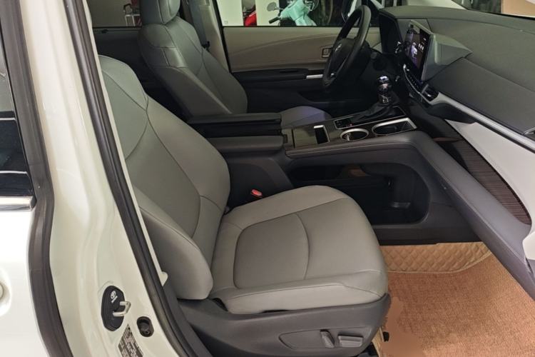 Used Toyota Granvia 2024 2.5L Hybrid Comfort Edition Right Front Seat