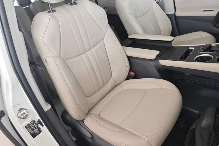Used Toyota Granvia 2024 2.5L Hybrid Comfort Edition Right Front Seat
