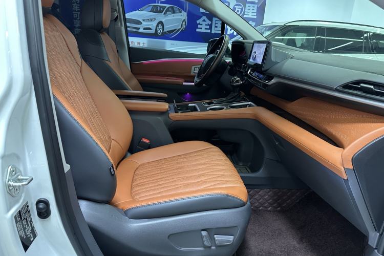 Used Toyota Granvia 2024 2.5L Hybrid Comfort Edition Right Front Seat