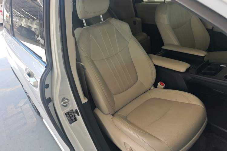 Used Toyota Granvia 2024 2.5L Hybrid Prestige ULTRA Edition Right Front Seat