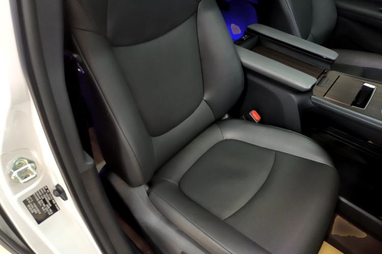 Used Toyota Granvia 2024 2.5L Hybrid Prestige PLUS Four-Wheel Drive Version Right Front Seat