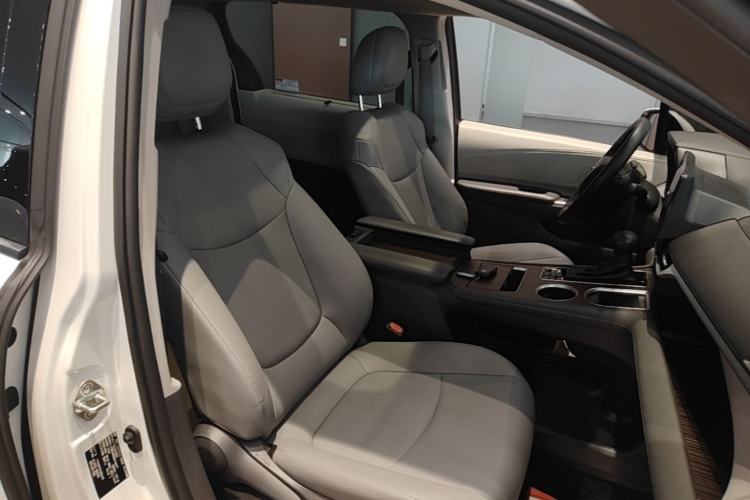 Used Toyota Granvia 2024 2.5L Hybrid Comfort Edition Right Front Seat