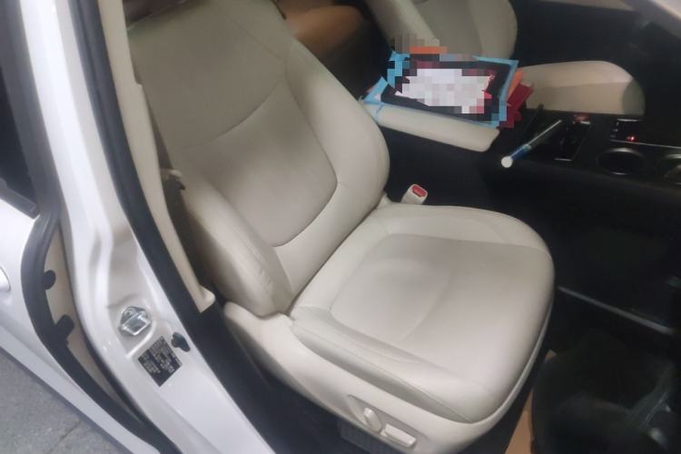 Used Toyota Granvia 2024 2.5L Hybrid Prestige ULTRA Edition Right Front Seat