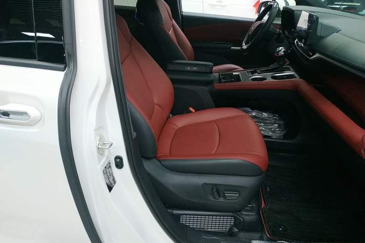 Used Toyota Granvia 2024 2.5L Hybrid Comfort Edition Right Front Seat