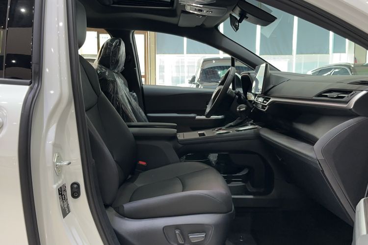 Used Toyota Granvia 2024 2.5L Hybrid Prestige PLUS Edition Right Front Seat