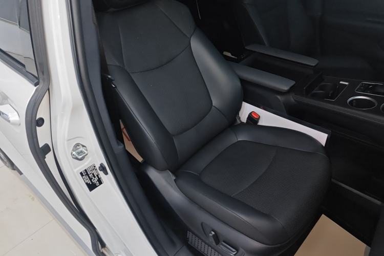 Used Toyota Granvia 2024 2.5L Hybrid Prestige PLUS Edition Right Front Seat