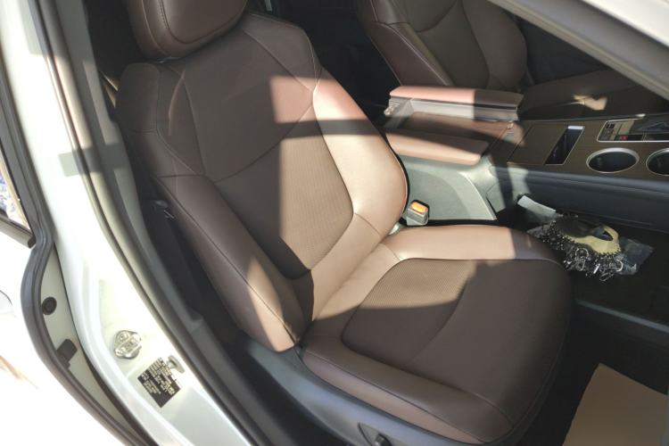 Used Toyota Granvia 2024 2.5L Hybrid Prestige PLUS Four-Wheel Drive Version Right Front Seat
