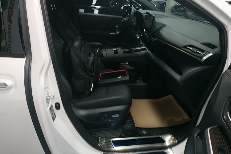 Used Toyota Granvia 2024 2.5L Hybrid Prestige PLUS Four-Wheel Drive Version Right Front Seat