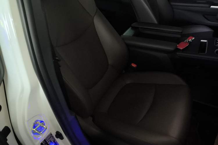 Used Toyota Granvia 2024 2.5L Hybrid Prestige PLUS Four-Wheel Drive Version Right Front Seat