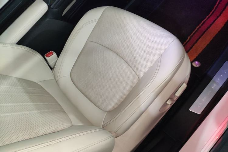 Used Toyota Granvia 2024 2.5L Hybrid Prestige ULTRA Edition Right Front Seat
