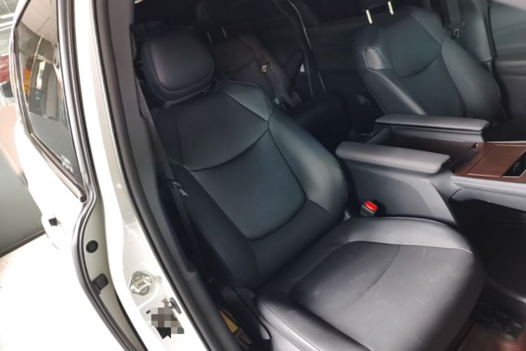 Used Toyota Granvia 2024 2.5L Hybrid Luxury Edition Right Front Seat