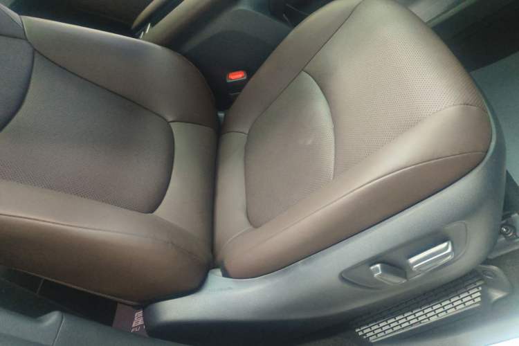 Used Toyota Granvia 2024 2.5L Hybrid Prestige PLUS Four-Wheel Drive Version Right Front Seat