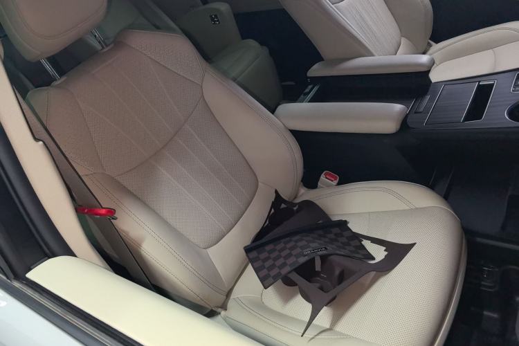 Used Toyota Granvia 2024 2.5L Hybrid Prestige ULTRA Edition Right Front Seat