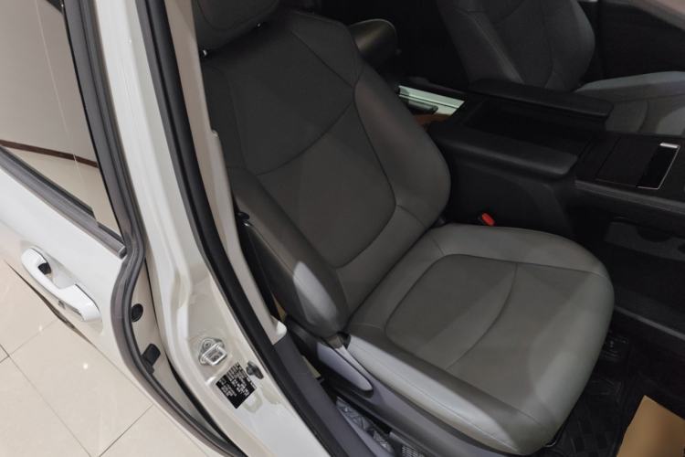 Used Toyota Granvia 2024 2.5L Hybrid Comfort Edition Right Front Seat