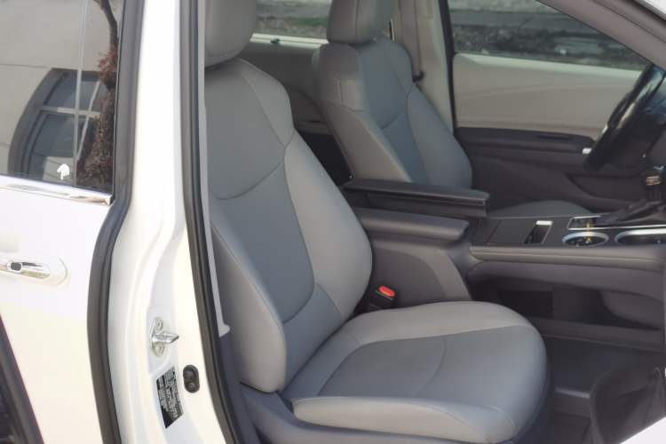 Used Toyota Granvia 2024 2.5L Hybrid Comfort Edition Right Front Seat