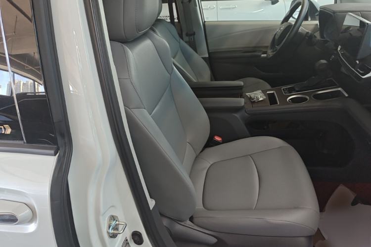 Used Toyota Granvia 2024 2.5L Hybrid Comfort Edition Right Front Seat