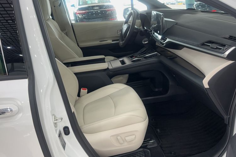 Used Toyota Granvia 2024 2.5L Hybrid Prestige ULTRA Edition Right Front Seat