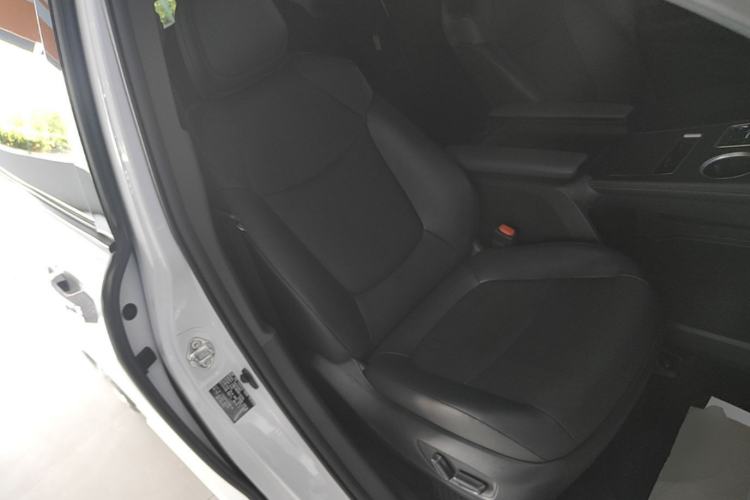 Used Toyota Granvia 2024 2.5L Hybrid Prestige PLUS Edition Right Front Seat