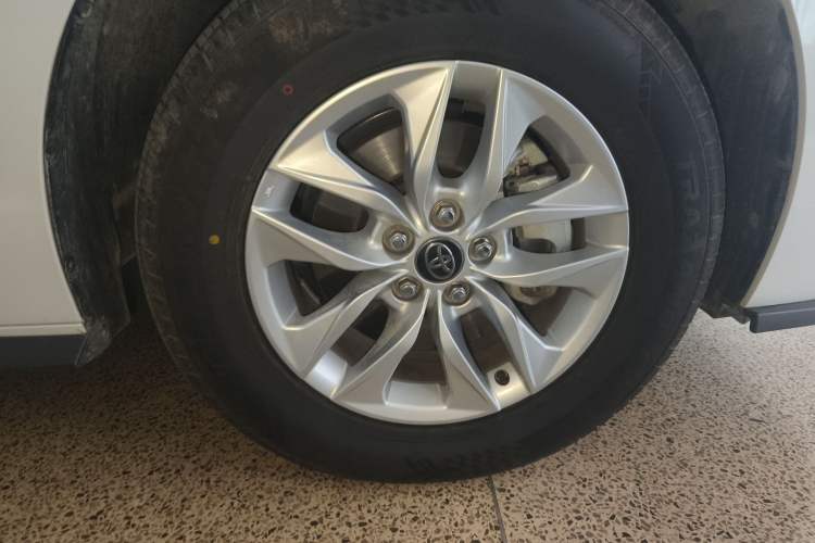 Used Toyota Granvia 2024 2.5L Hybrid Comfort Edition Right Front Wheel Hub