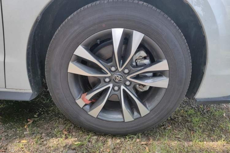 Used Toyota Granvia 2024 2.5L Hybrid Prestige PLUS Four-Wheel Drive Version Right Front Wheel Hub