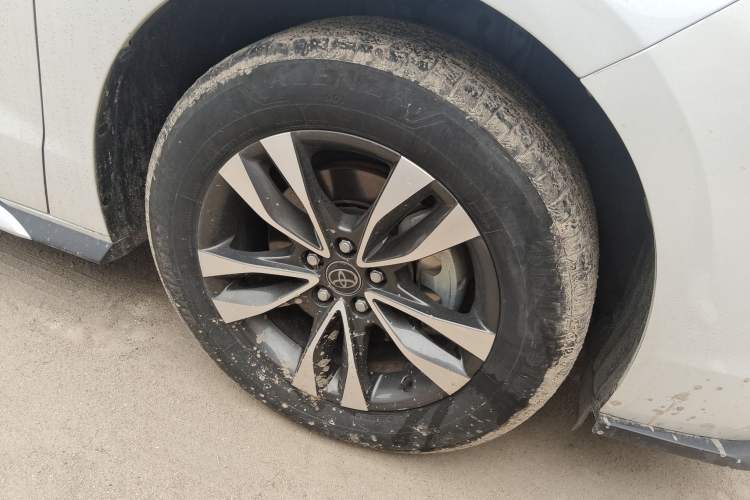 Used Toyota Granvia 2024 2.5L Hybrid Prestige PLUS Four-Wheel Drive Version Right Front Wheel Hub