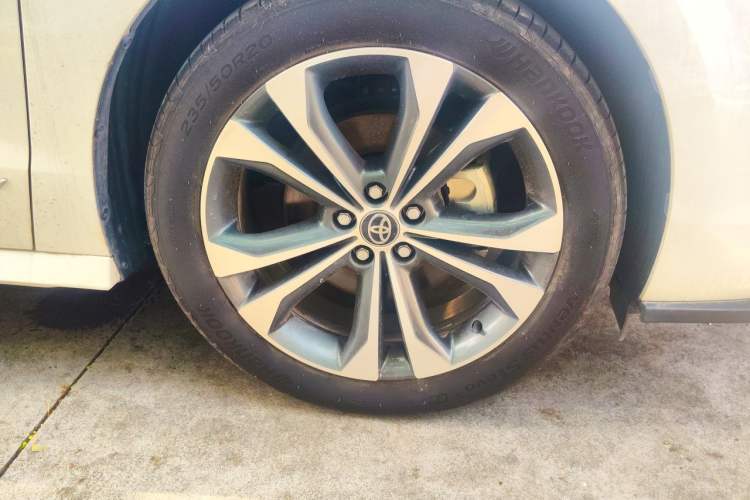 Used Toyota Granvia 2024 2.5L Hybrid Prestige ULTRA Edition Right Front Wheel Hub