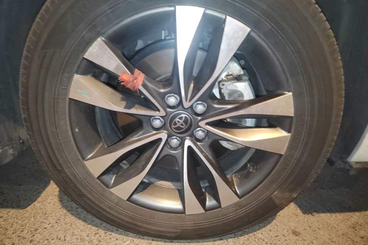Used Toyota Granvia 2024 2.5L Hybrid Luxury Edition Right Front Wheel Hub