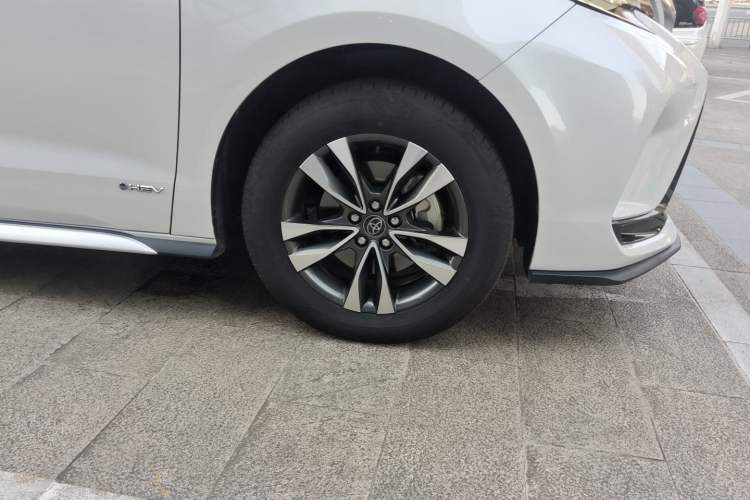 Used Toyota Granvia 2024 2.5L Hybrid Prestige PLUS Four-Wheel Drive Version Right Front Wheel Hub